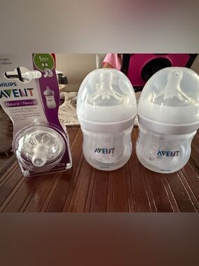 NEW***Philips AVENT Natural Baby Bottle Set in White with nipple replacements